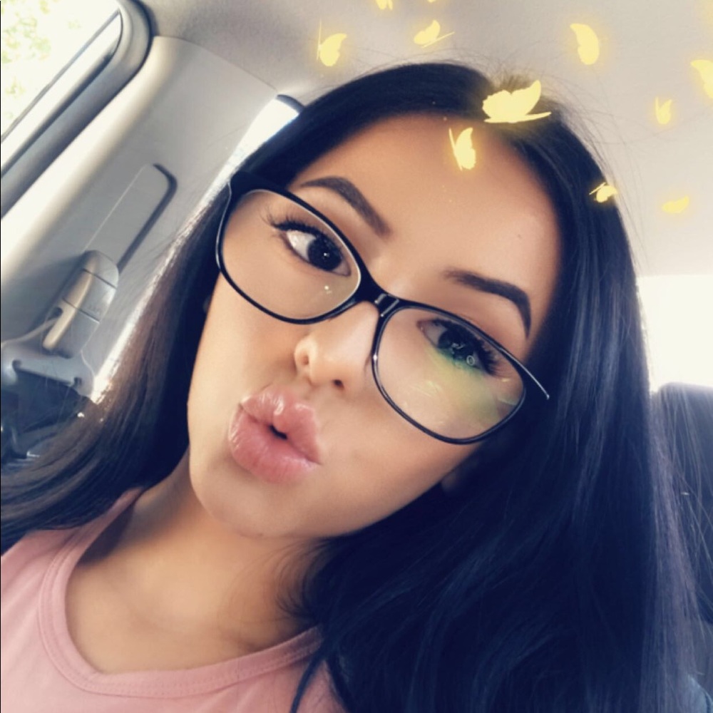 Meet your Posher, Makayla